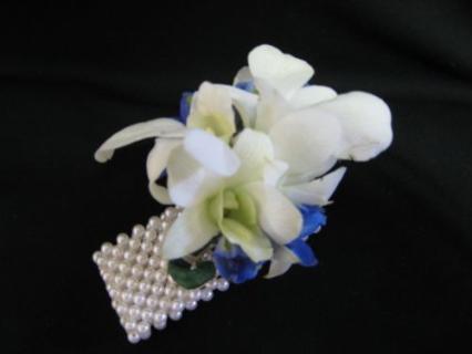White dendrobium orchid wrist corsage fo Mother of the Bride